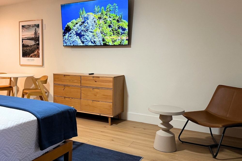 The Iceberg Tahoe Premier Room, 1 King Bed 10