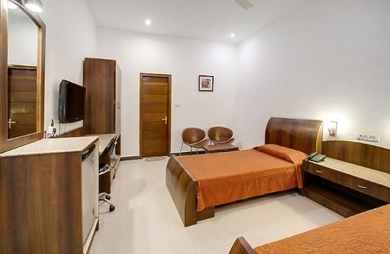 Hotel Centre Point Deluxe Room 2