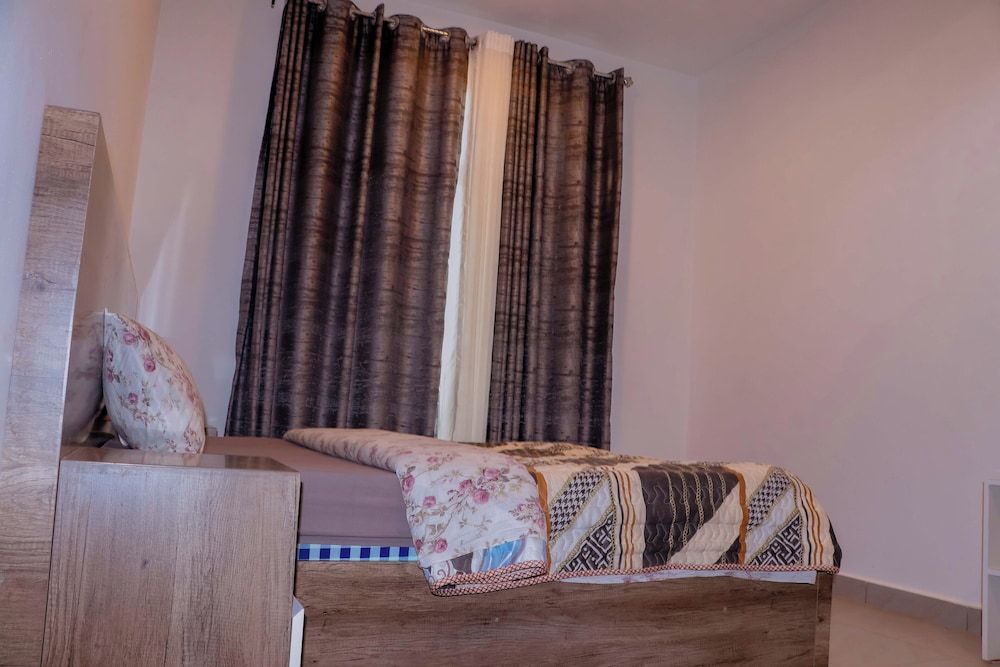 Reflection hotel Business Room 4