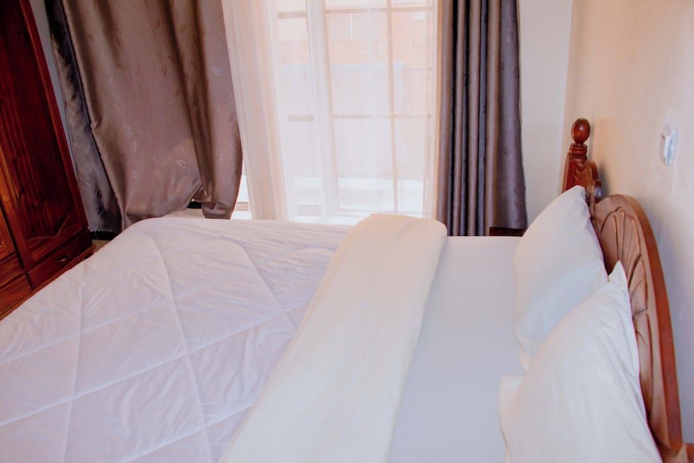 Reflection hotel Business Room 8