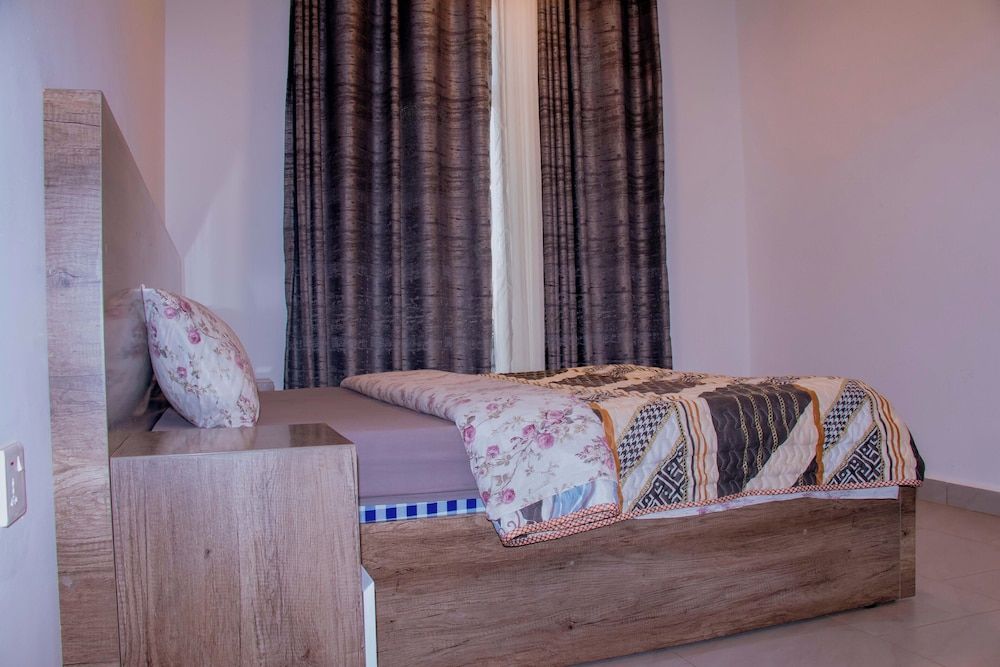 Reflection hotel Business Room