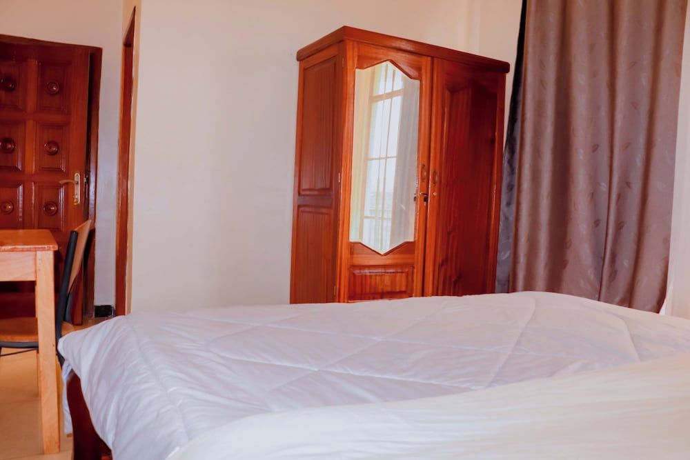 Reflection hotel Business Room 6