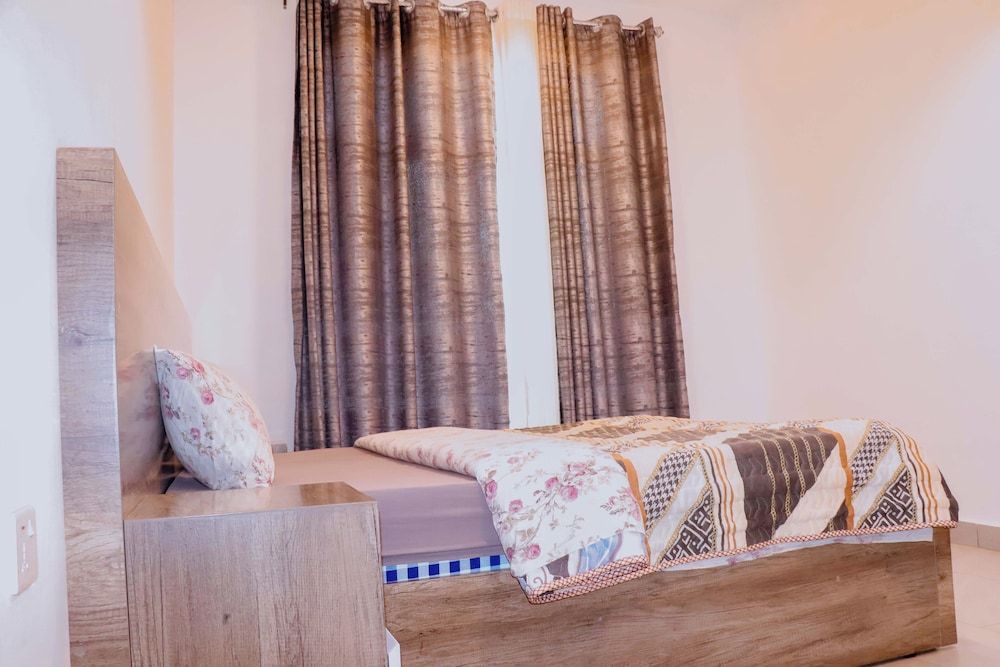 Reflection hotel Business Room 13