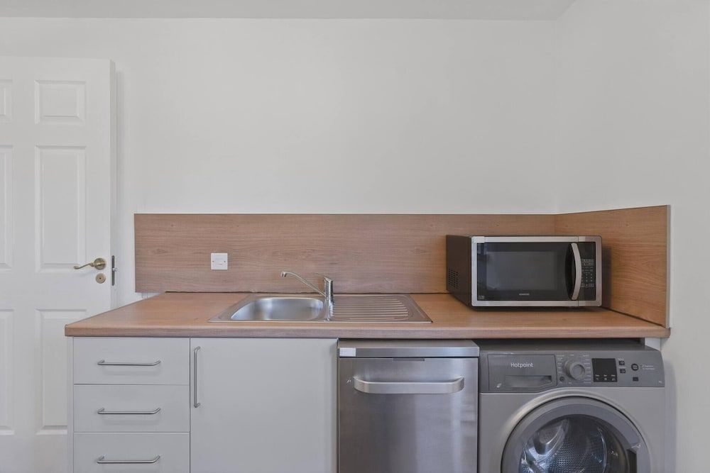 Cozy Edinburgh 2BR With CAR Parking Apartment, 2 Bedrooms 14