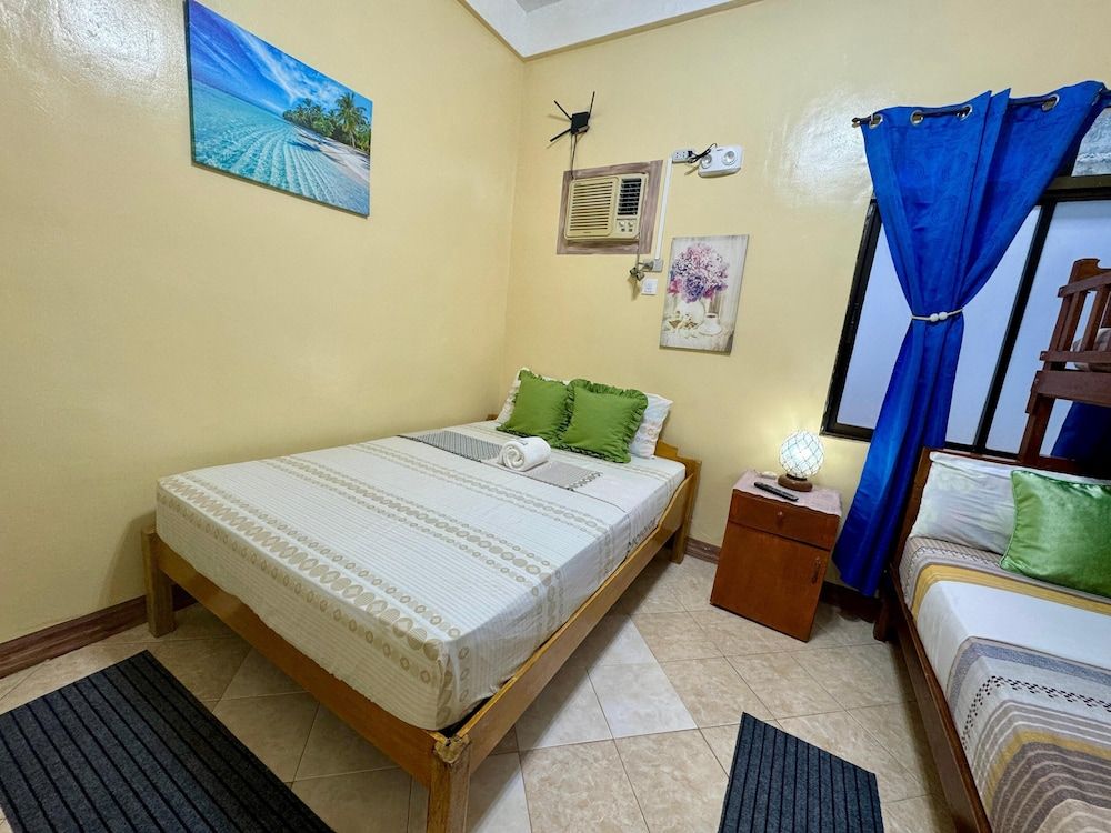 Ocean Breeze Inn Boracay Standard Quadruple Room, Balcony 2