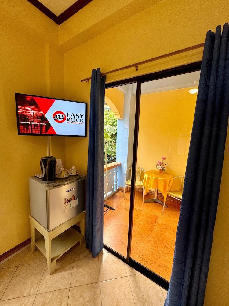 Ocean Breeze Inn Boracay Standard Double Room, Balcony 5