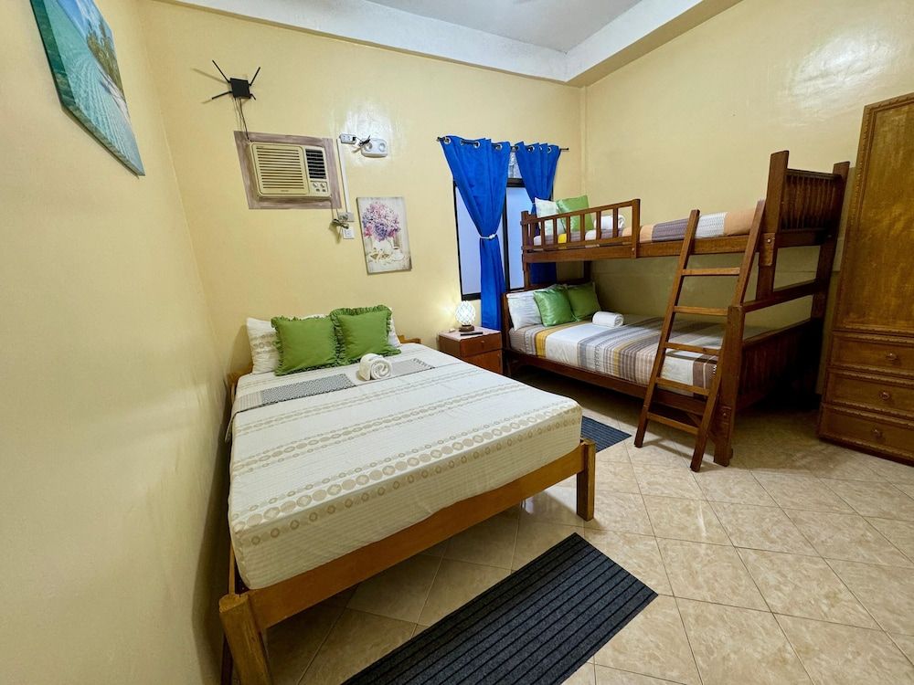 Ocean Breeze Inn Boracay Standard Quadruple Room, Balcony