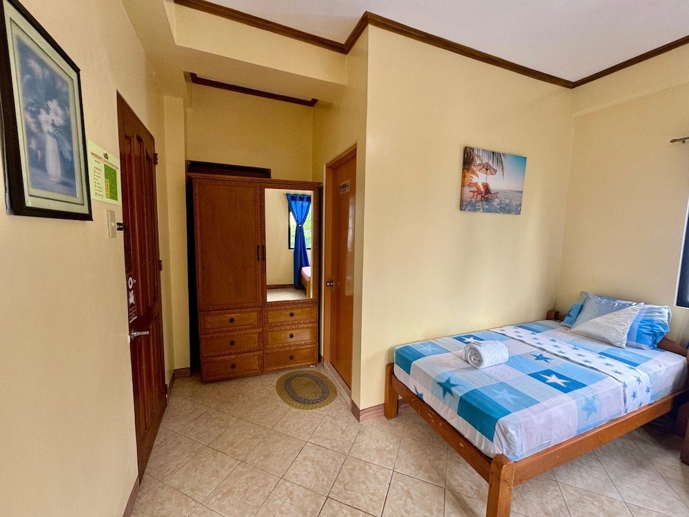 Ocean Breeze Inn Boracay Standard Triple Room, Balcony 3