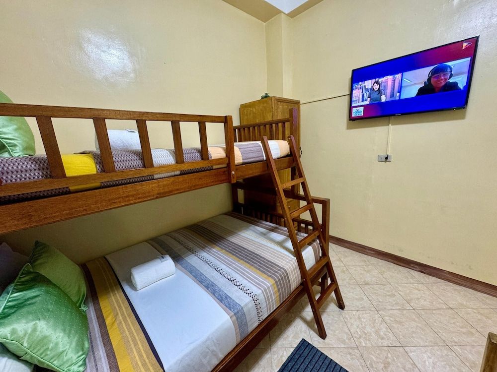 Ocean Breeze Inn Boracay Standard Quadruple Room, Balcony 3