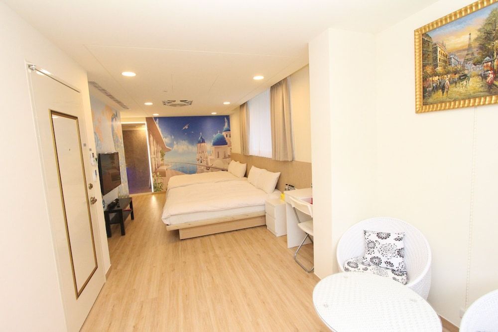 Ruifang Go Design Quadruple Room 13