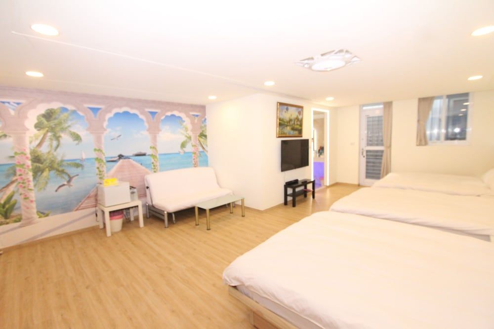 Ruifang Go Family Room 15