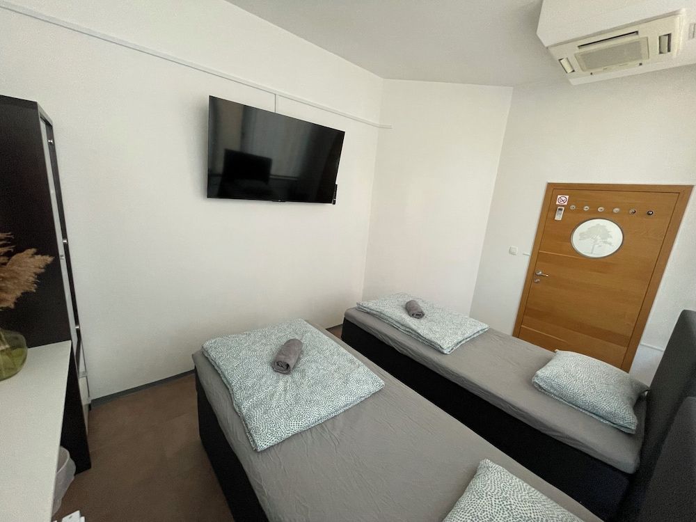 Sleep&Go Hostel Basic Double or Twin Room 5