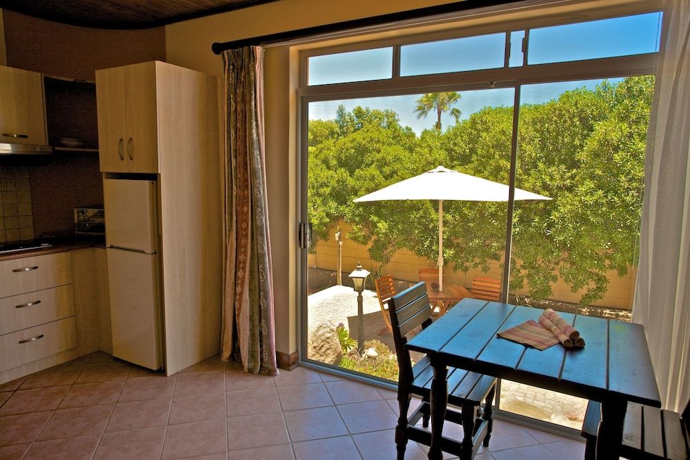 Sandcastle Apartments cc Apartment, 1 Bedroom (Zebra) 3