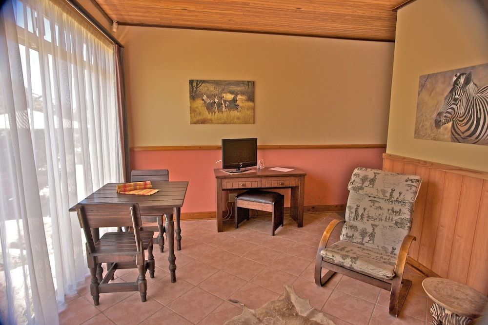 Sandcastle Apartments cc Apartment, 1 Bedroom (Zebra) 8