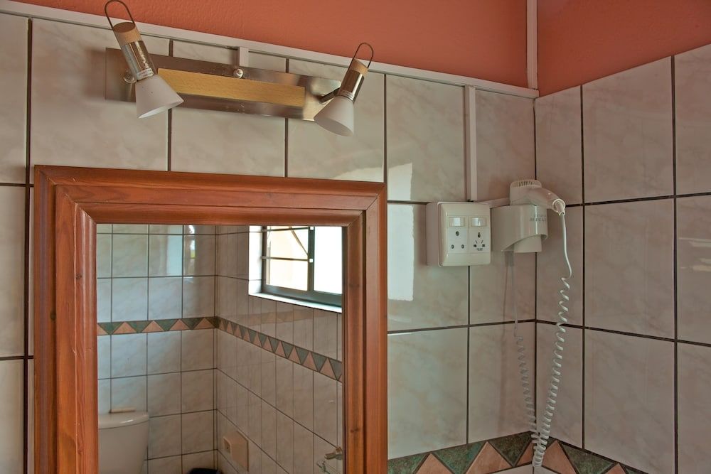 Sandcastle Apartments cc Apartment, 1 Bedroom (Zebra) 4