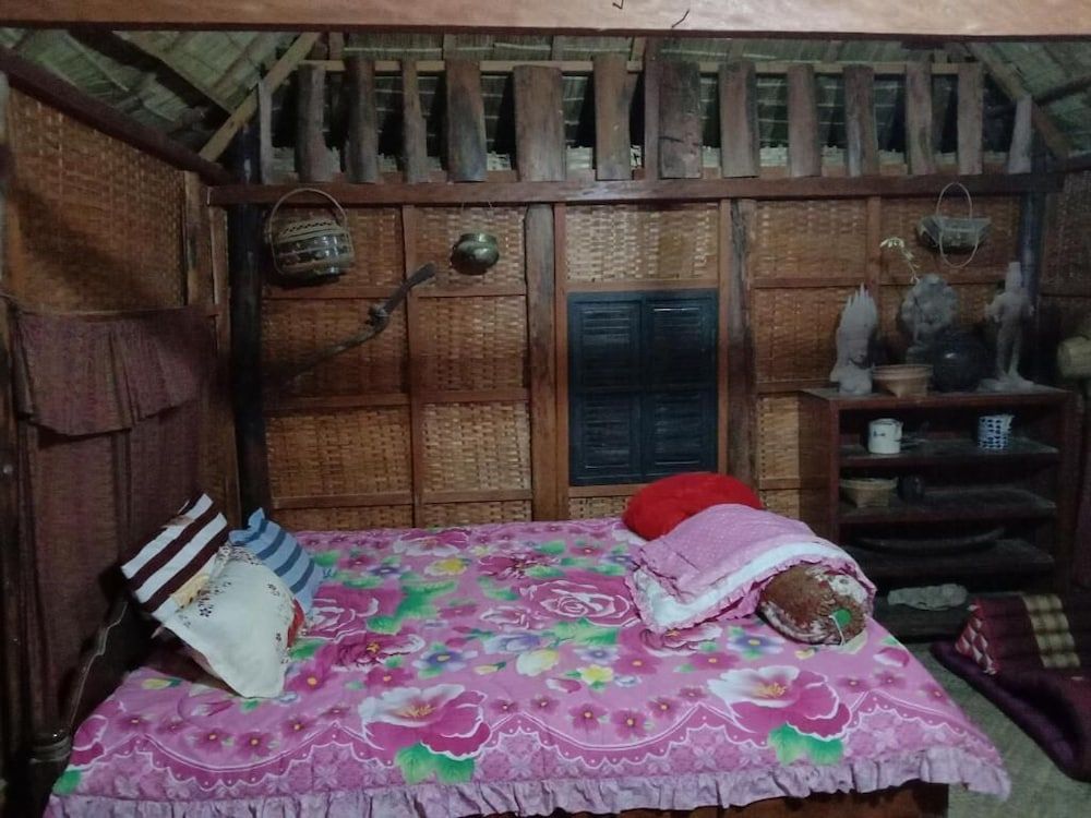 Kakrona Pouk Homestay Deluxe Bungalow 2