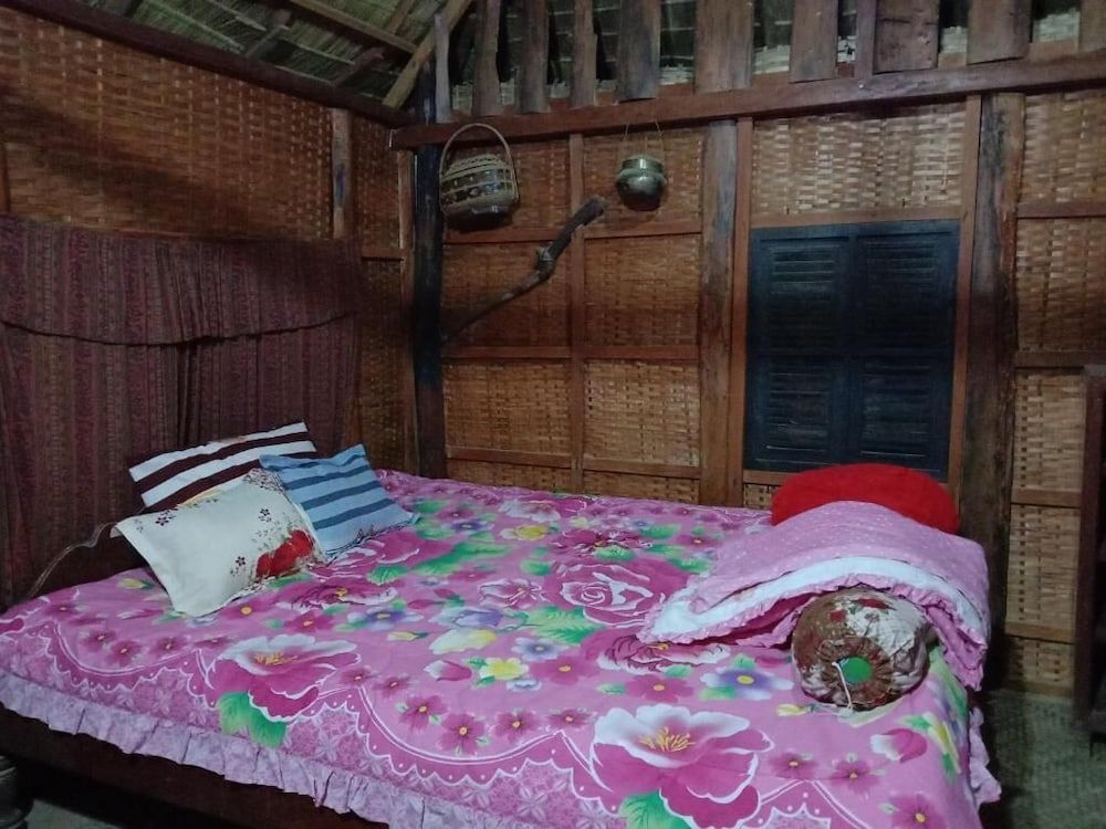 Kakrona Pouk Homestay Deluxe Bungalow
