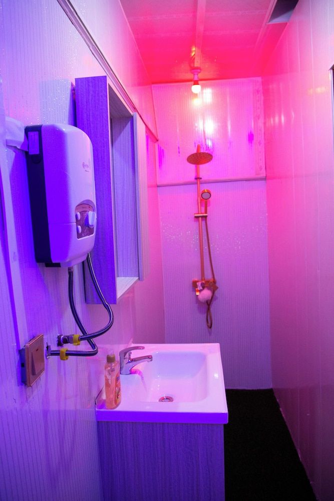 AFRIKANDO ROYAL CASTLE Luxury Room 4