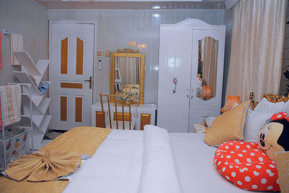 AFRIKANDO ROYAL CASTLE Luxury Room 2