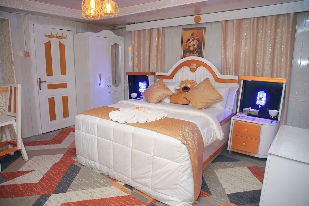 AFRIKANDO ROYAL CASTLE Luxury Room