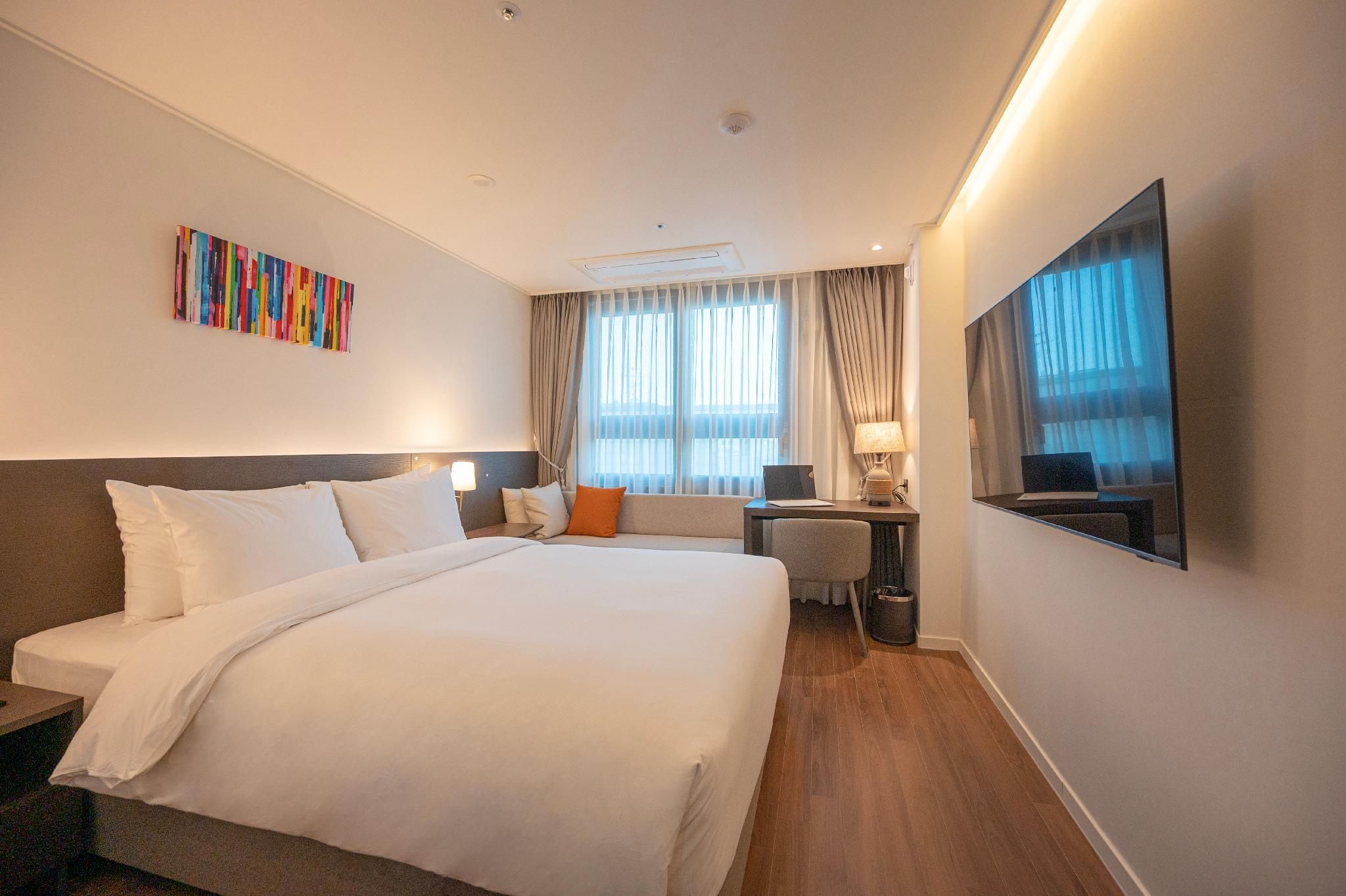 HOTEL D EDITION Standard Double Room 2