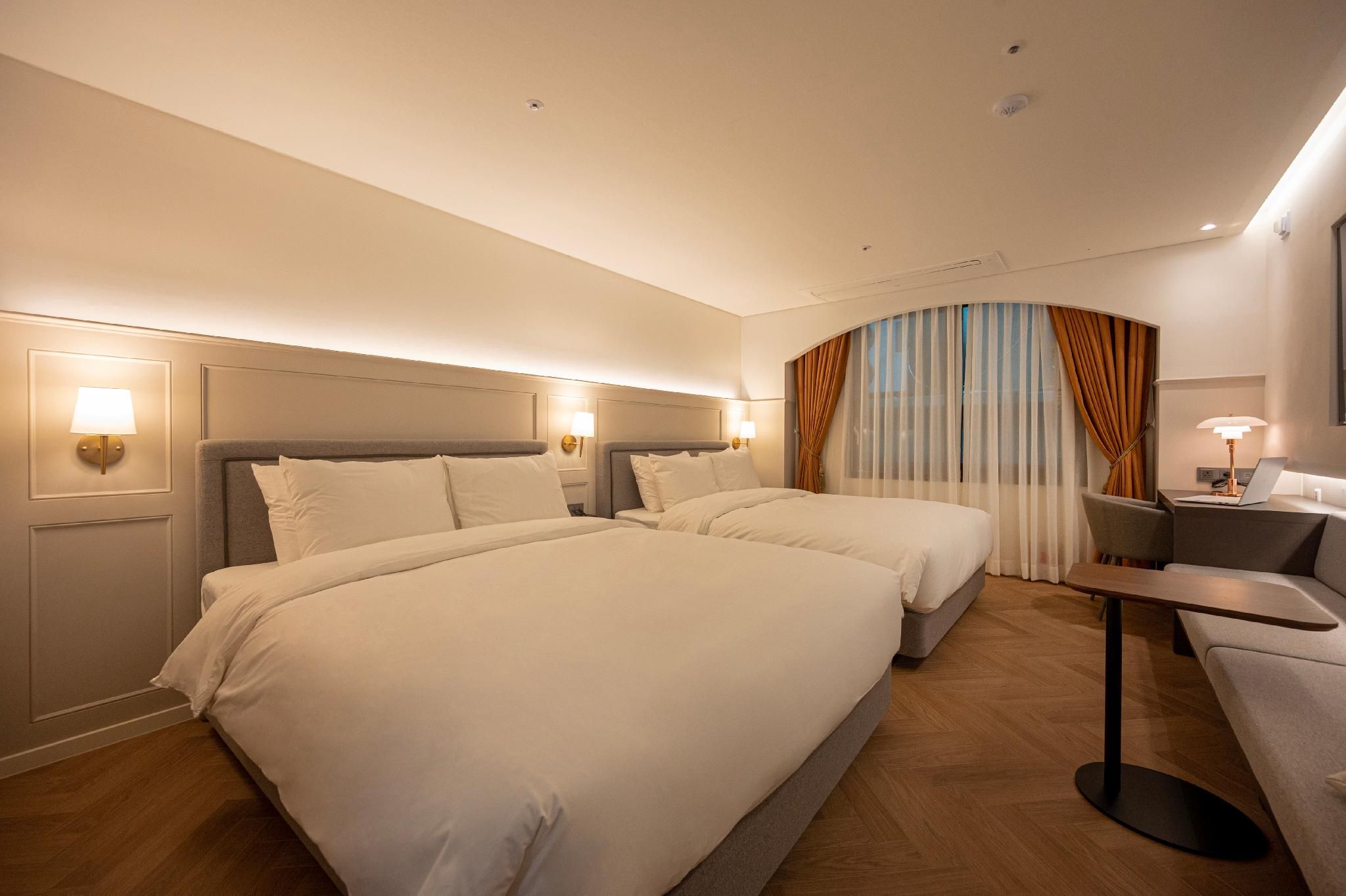 Deluxe Family Twin Room