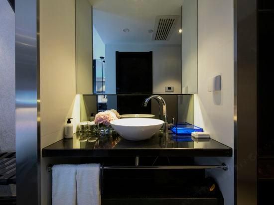 Business Queen Bed Room