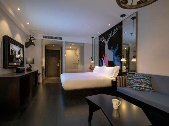 Business Queen Bed Room