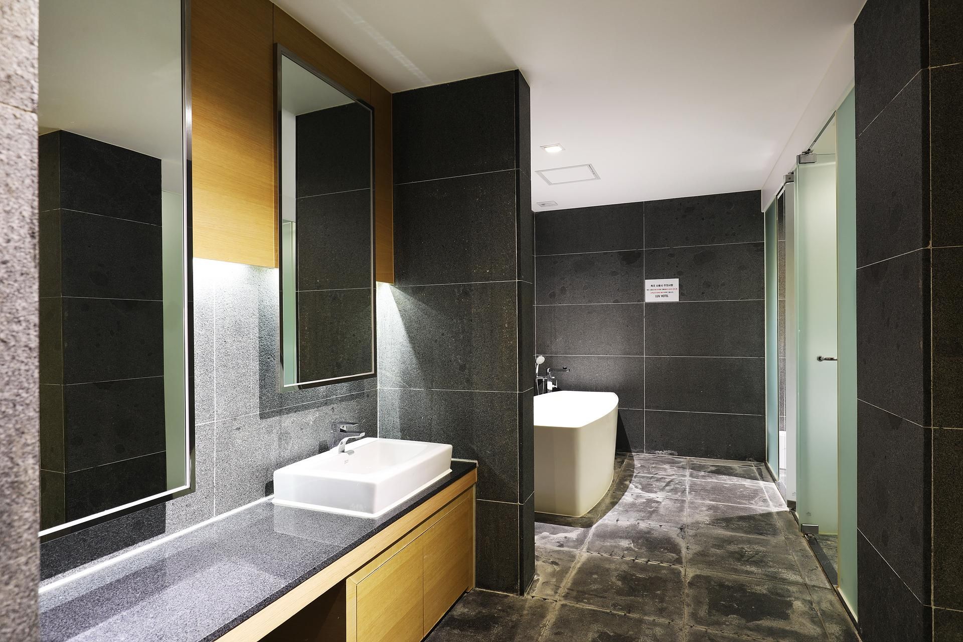 Business Design Hotel LUV VIP Twin 3