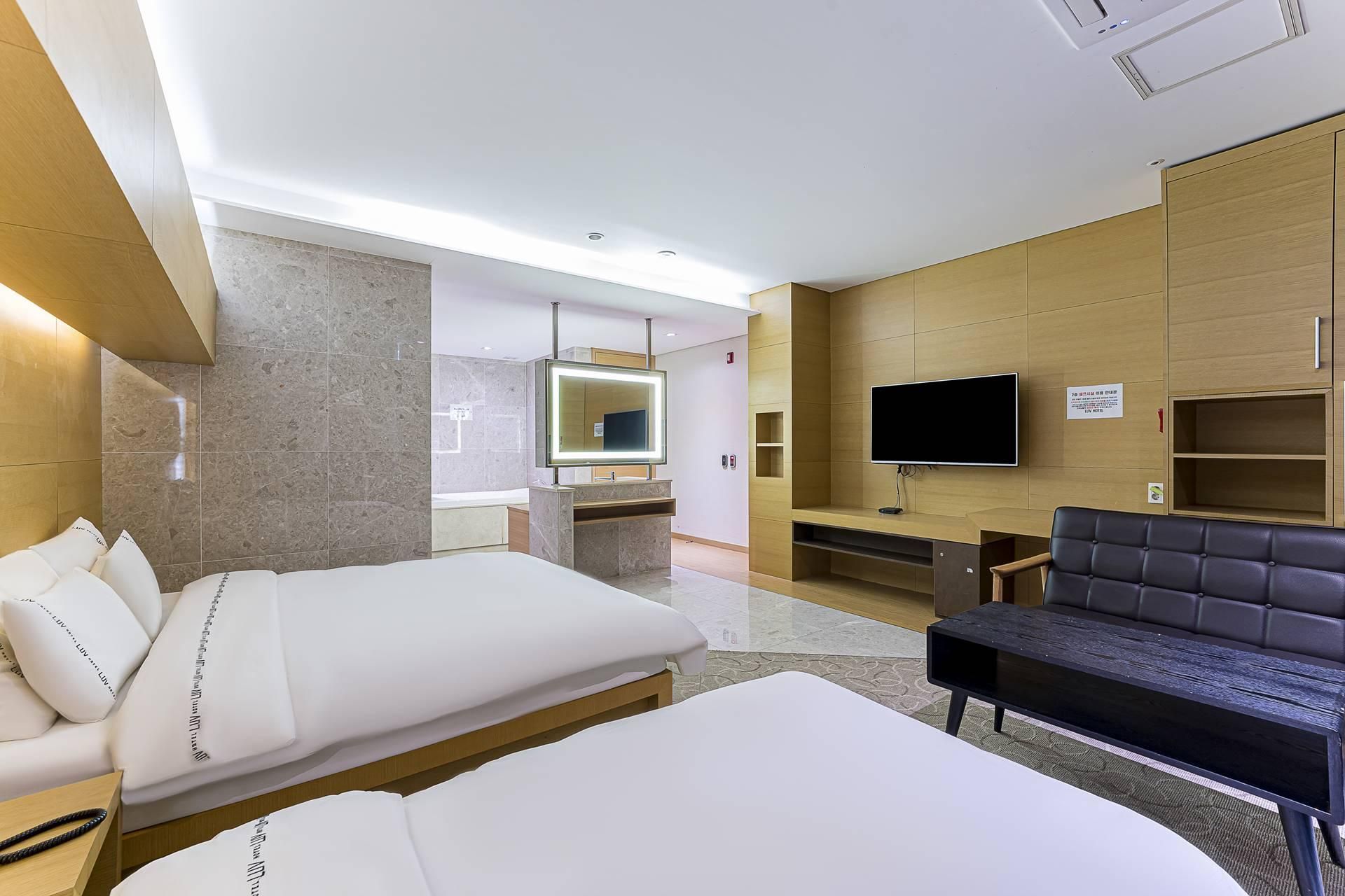 Business Design Hotel LUV Suite Twin