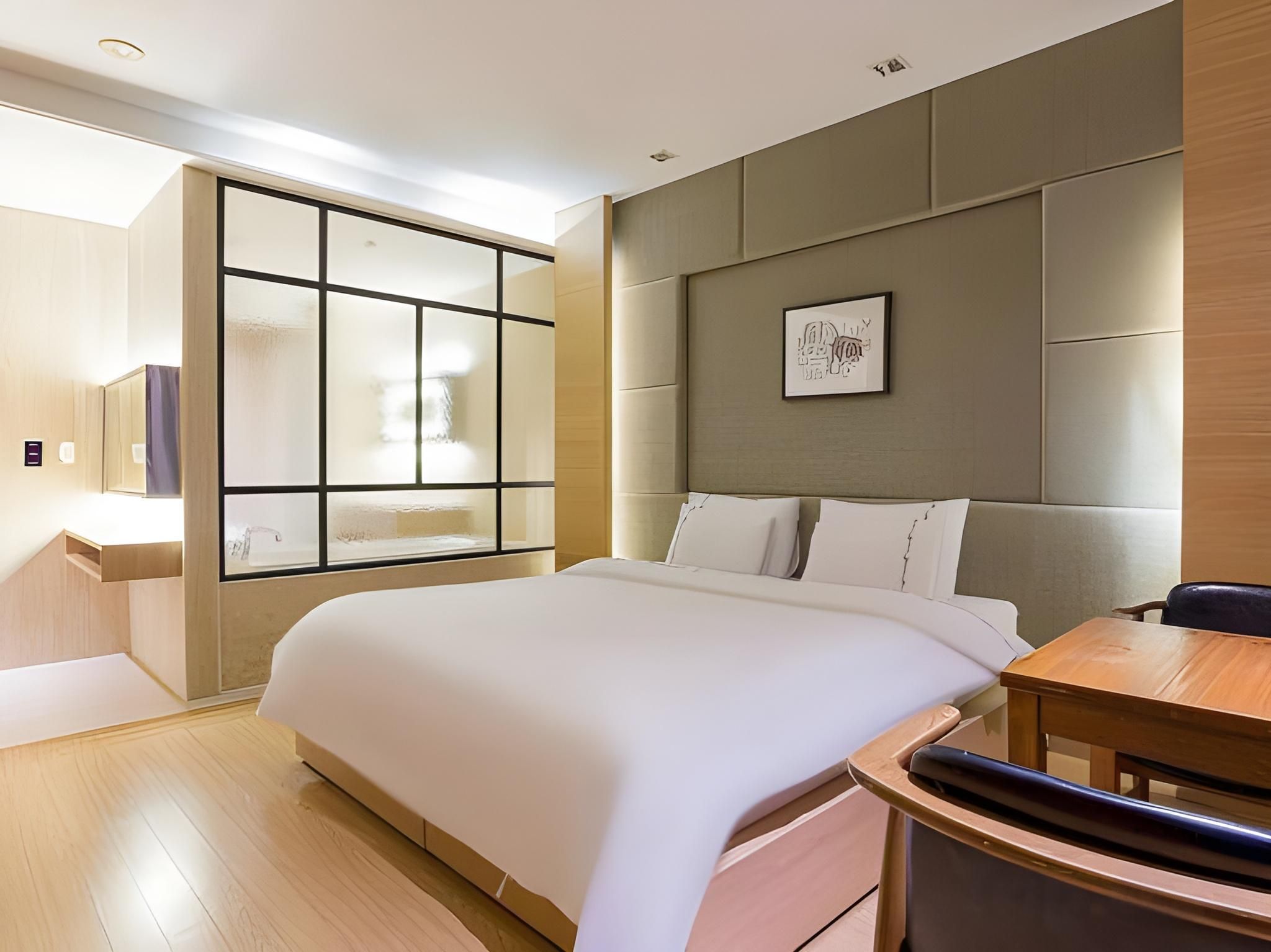 Business Design Hotel LUV Deluxe Double Room 2