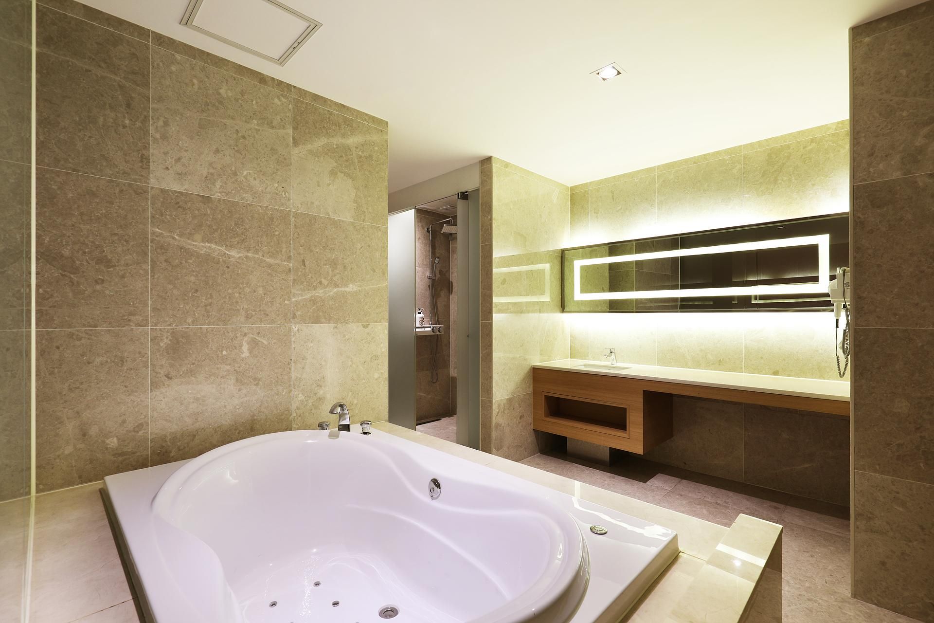 Business Design Hotel LUV Suite Twin 3