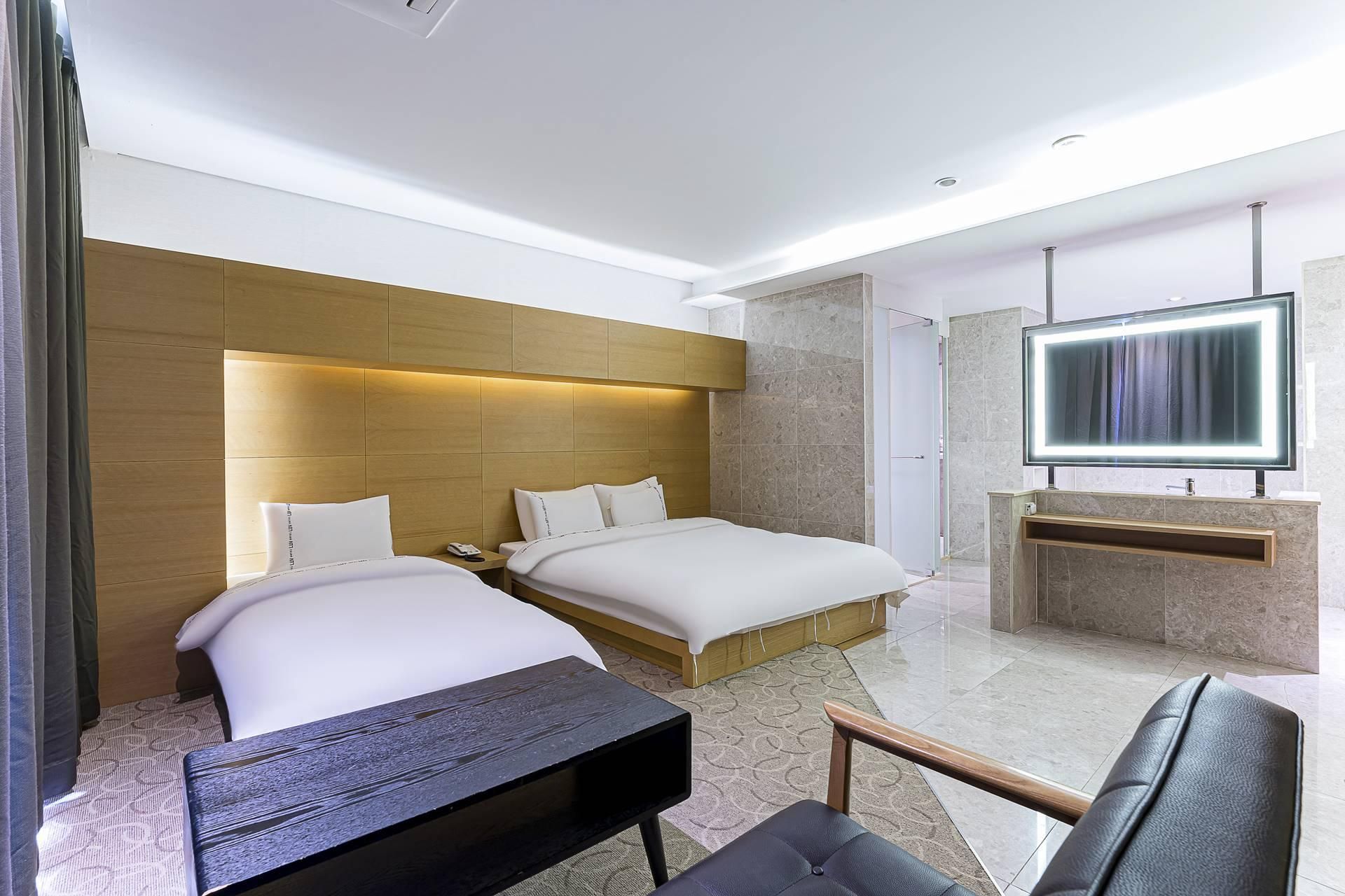 Business Design Hotel LUV Suite Twin 2