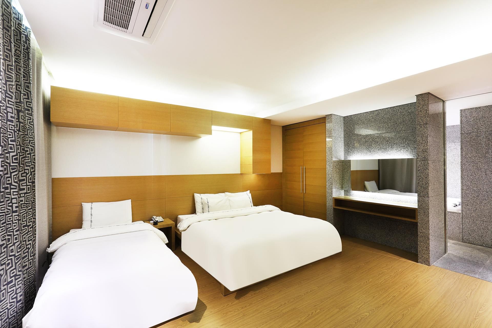 Business Design Hotel LUV VIP Twin 2