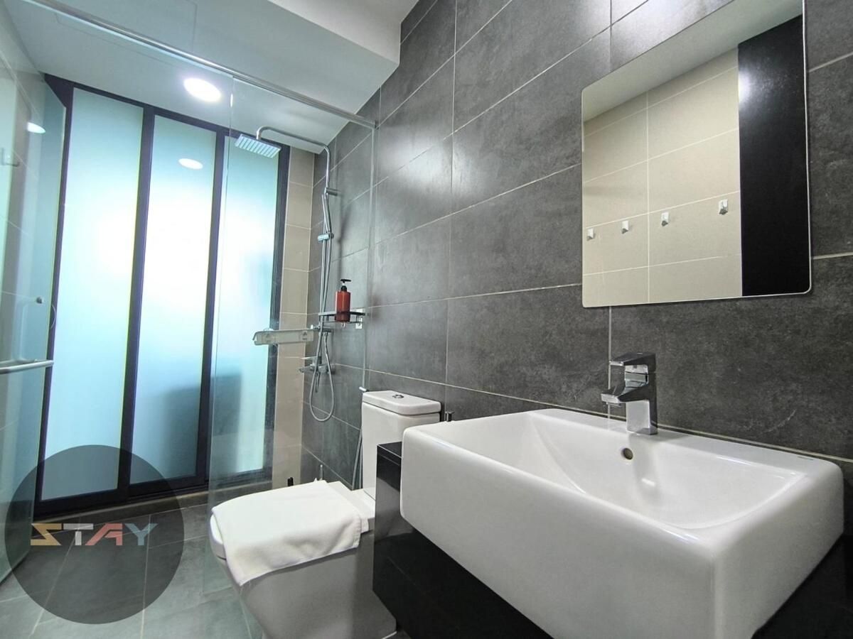 Almas Couple Urban Retreat Puteri Harbour By STAY One-Bedroom Apartment 7