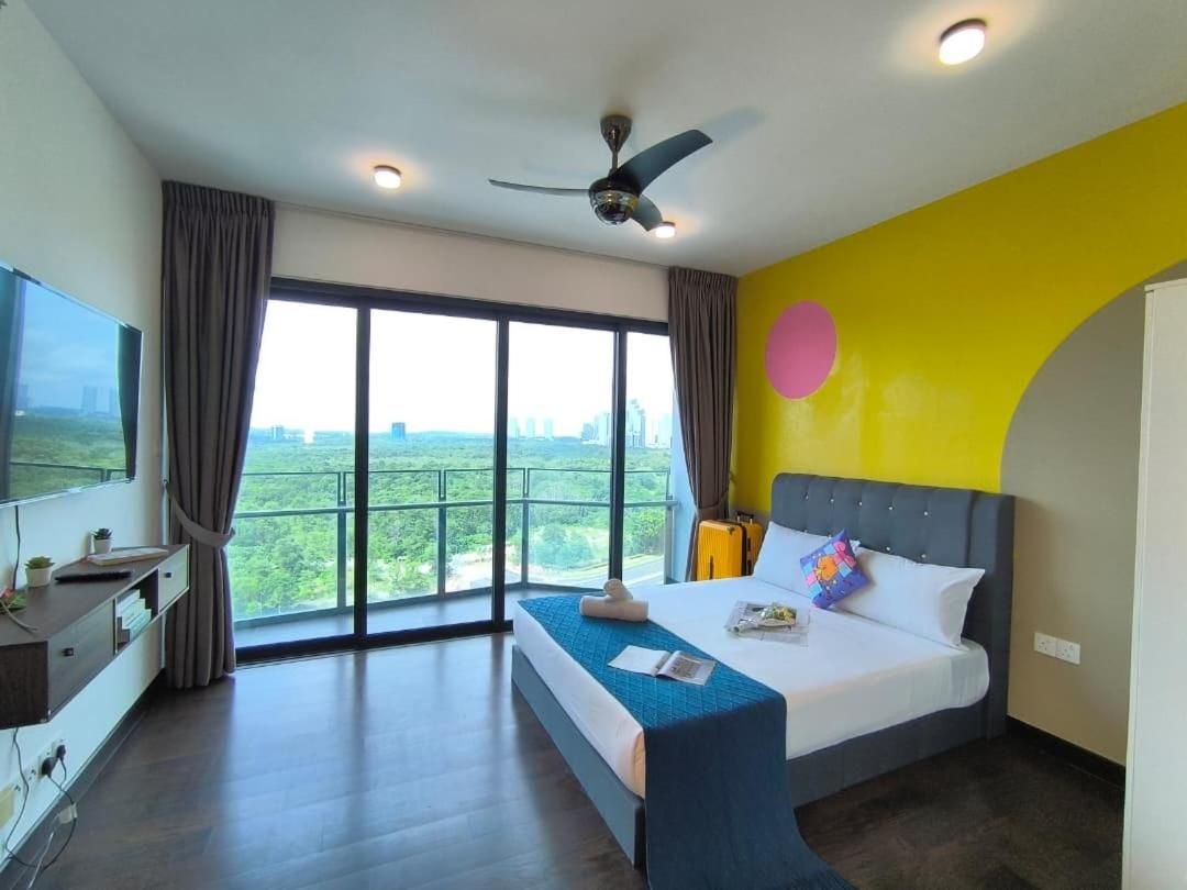 Almas Couple Urban Retreat Puteri Harbour By STAY One-Bedroom Apartment 3