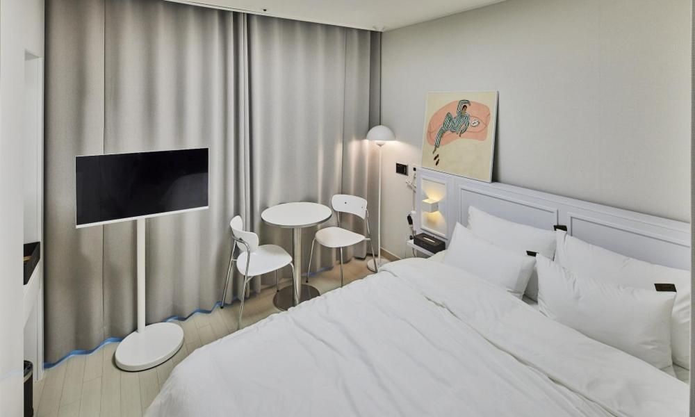 Accessible: 1 Bed Queen