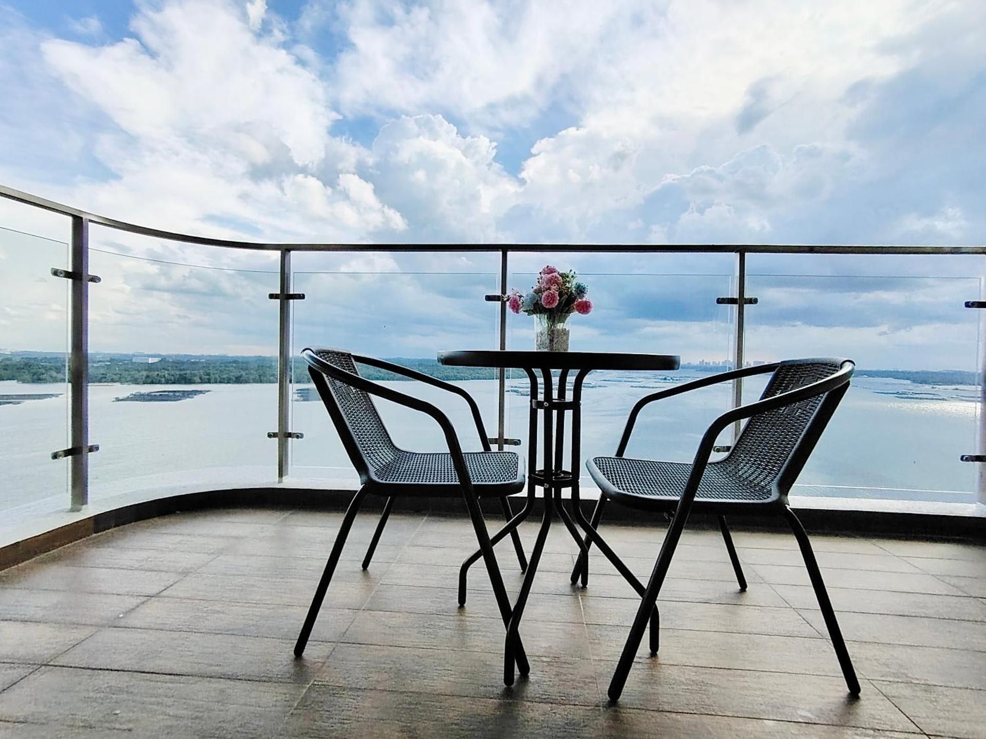 Danga Bay Beach-Side Family Getaway