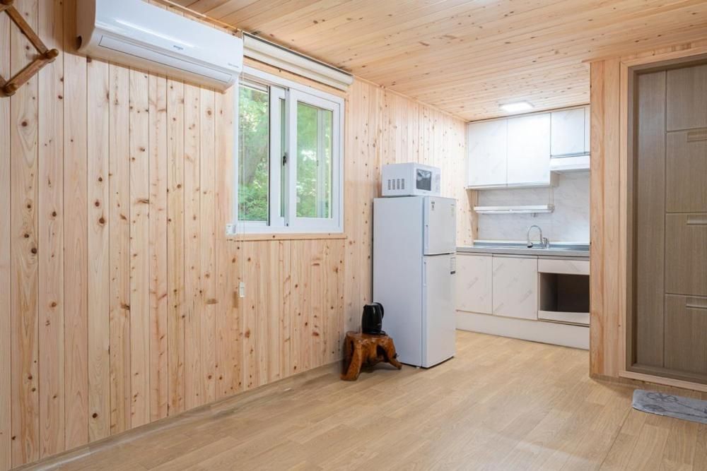 Shintobuli Pension Double Room 3 3