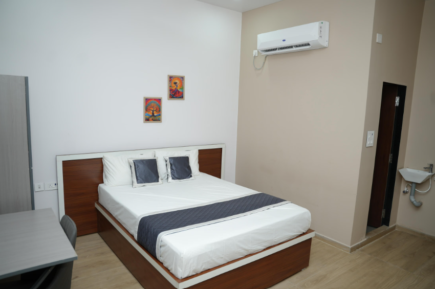 Ravi Residency Deluxe Room 3