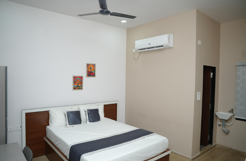 Ravi Residency Deluxe Room 5