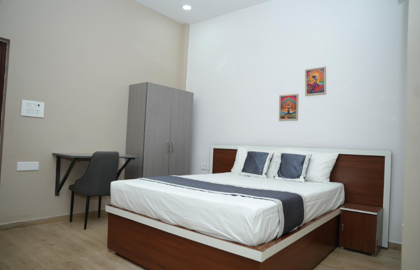 Ravi Residency Deluxe Room 4