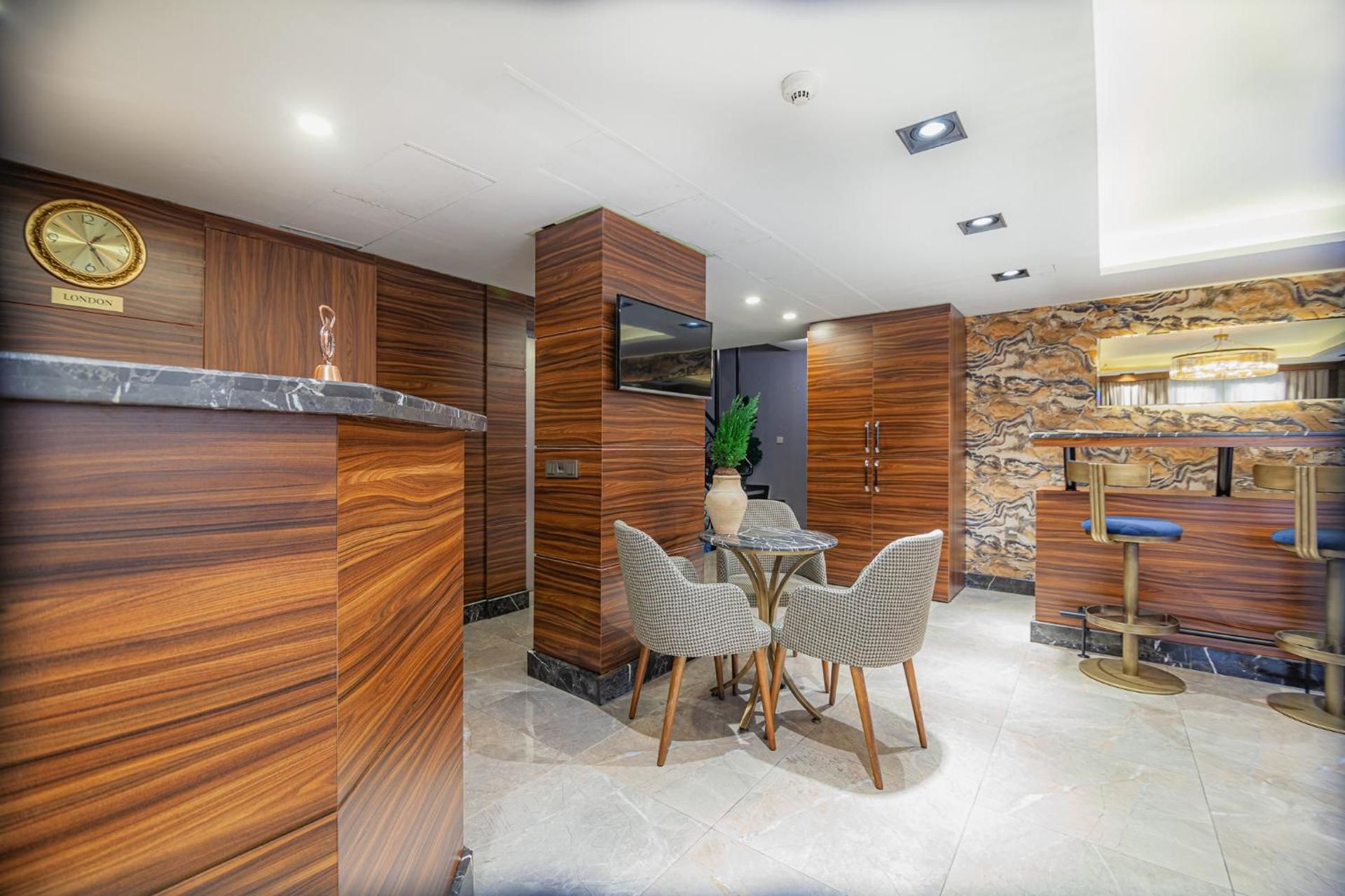 Shared lounge/TV area