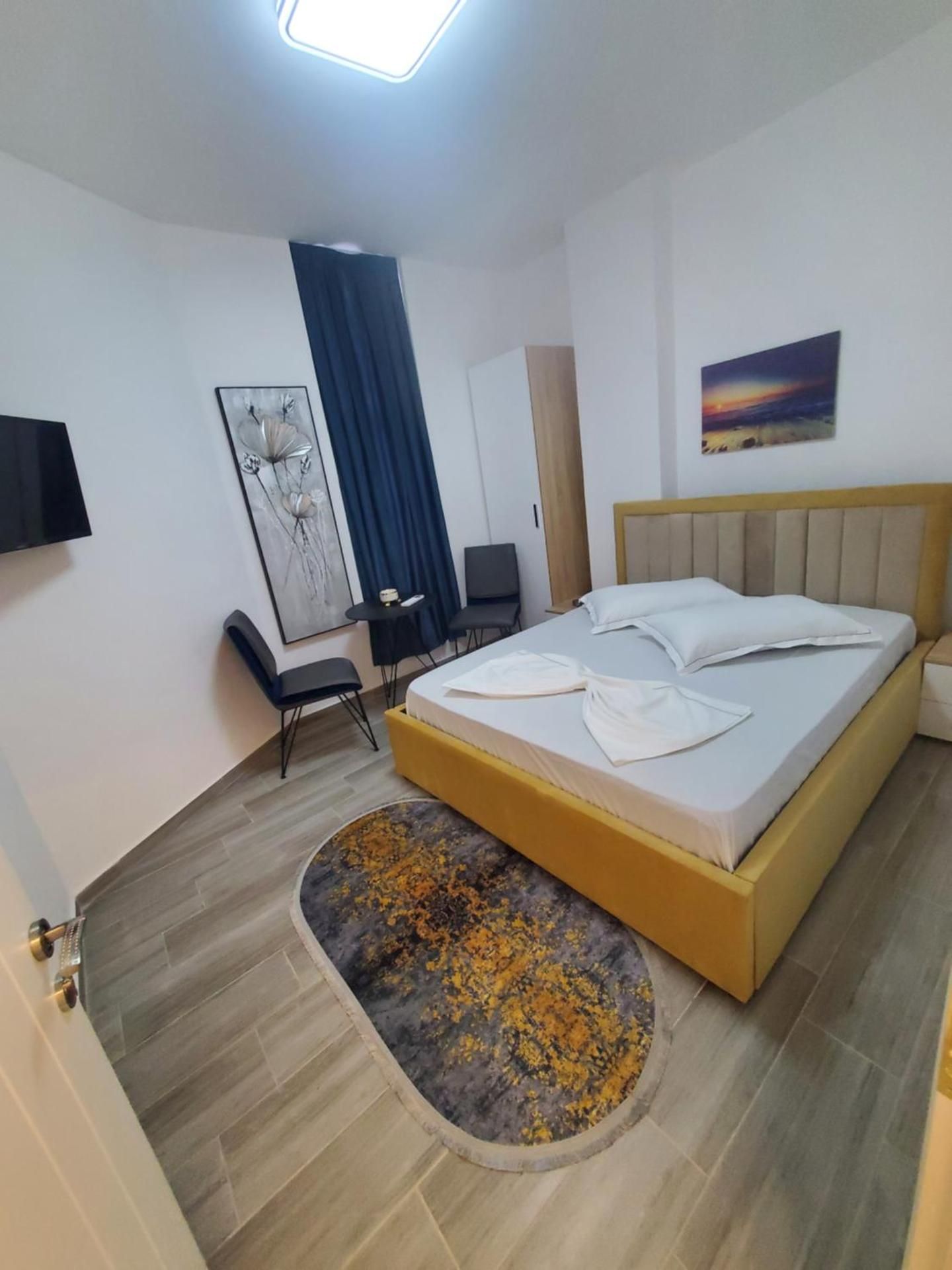 BS Hotel  Deluxe Double Room