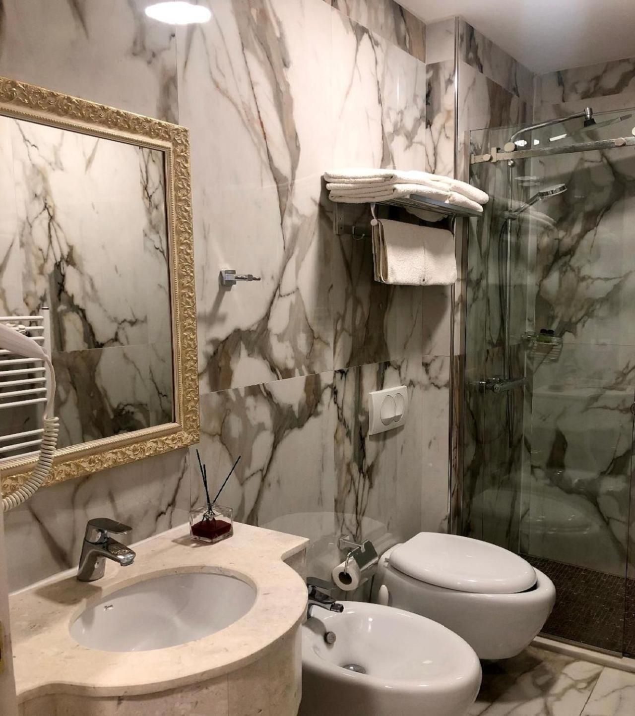 Hotel Empire Albania Two-Bedroom Apartment 6