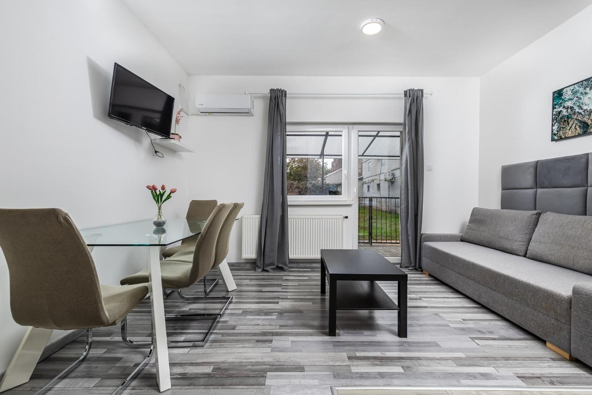 Mira Nest - Budapest City Studio with Balcony 2