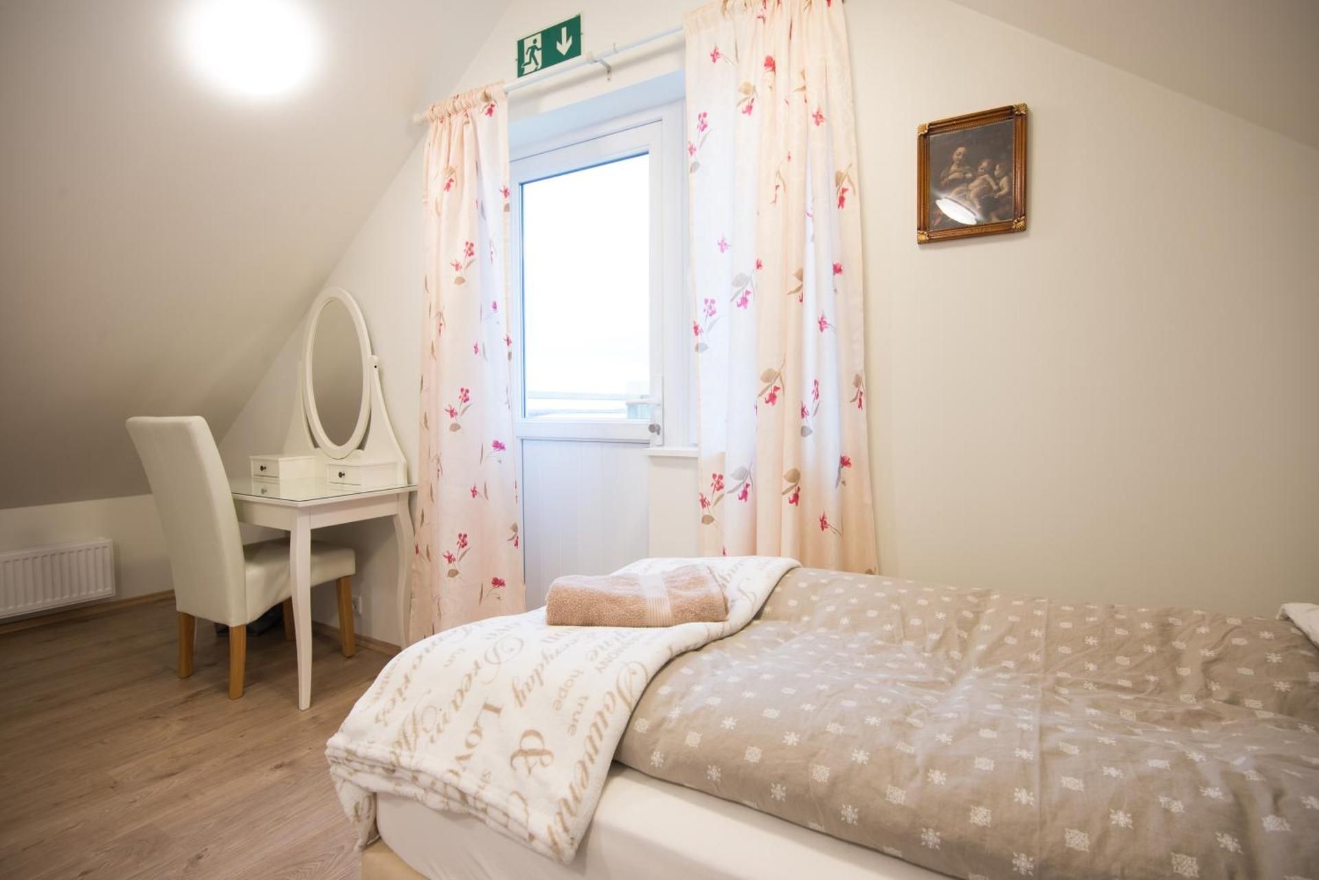 Guesthouse Grund Twin Room with Shared Bathroom 8