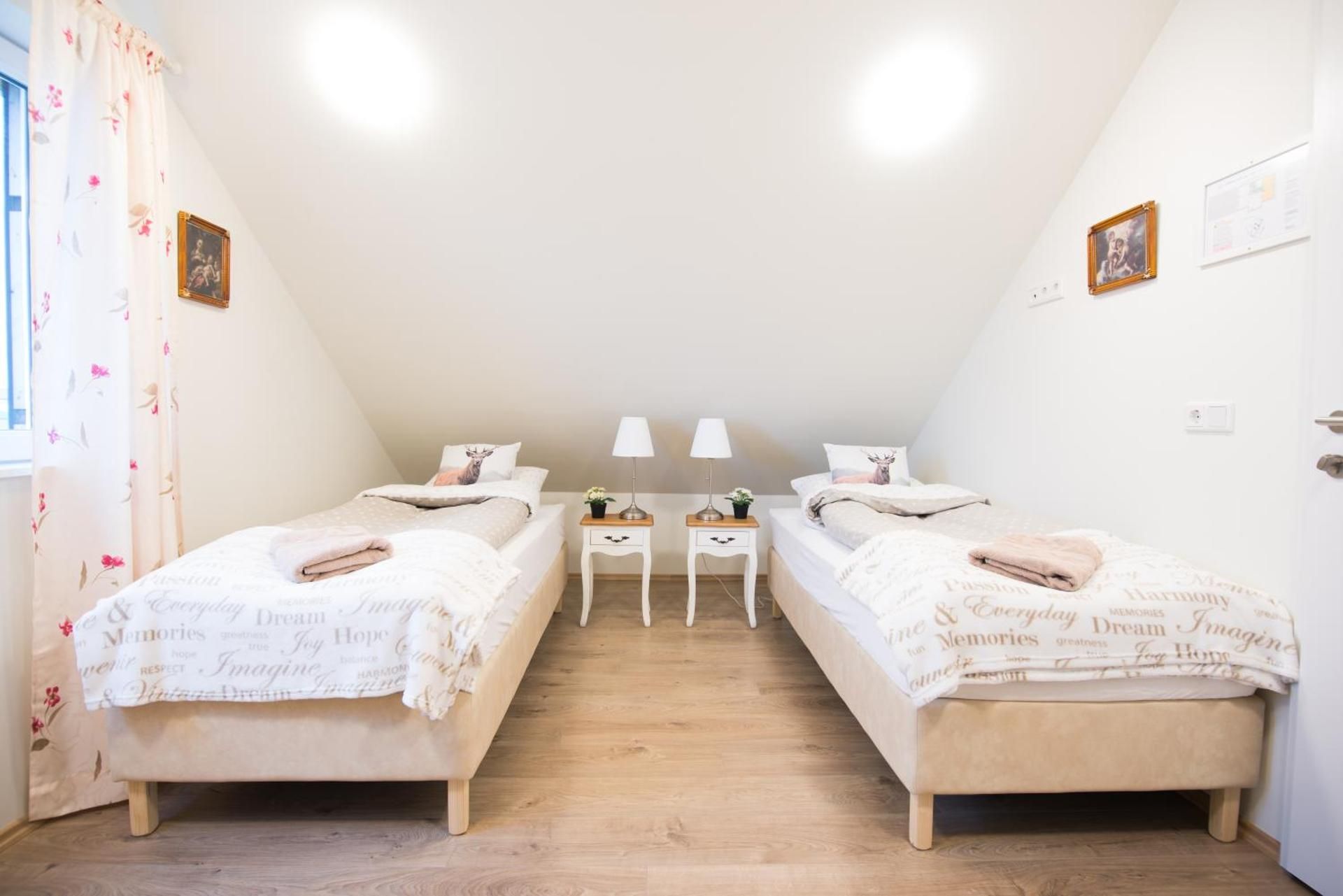 Guesthouse Grund Twin Room with Shared Bathroom 9