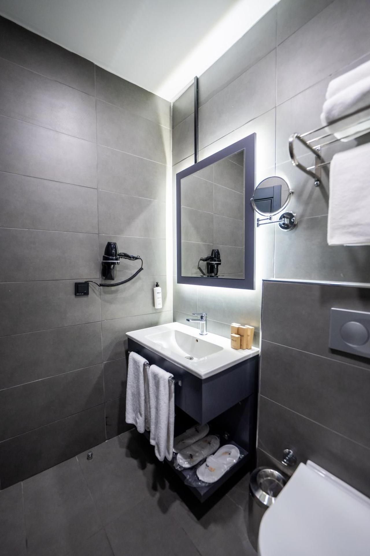 Educity Hotels and Spa Superior Triple Room 3