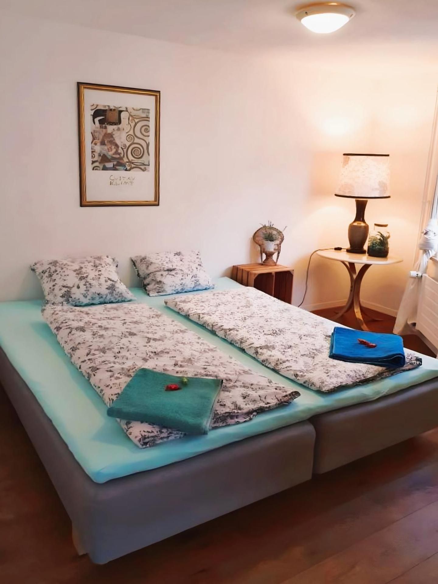 KB CityRooms Self-Check-In Deluxe Queen Room